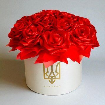 Похоронный букет из атласных лент в коробке (20 роз), красный цвет. 2764465383 фото