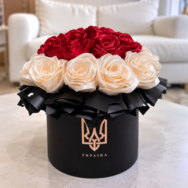 Похоронный букет из атласных лент в коробке (24 розы), красно-молочный цвет. 2679491446 фото